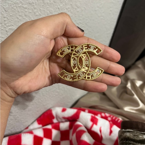 CC Brooch coco Chanel for your lapel!!! - Picture 4 of 6